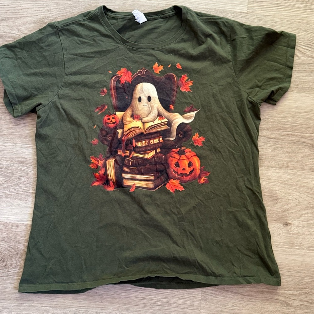 Women’s Fall T-Shirt Feat. Viral Ghost reading Library Book